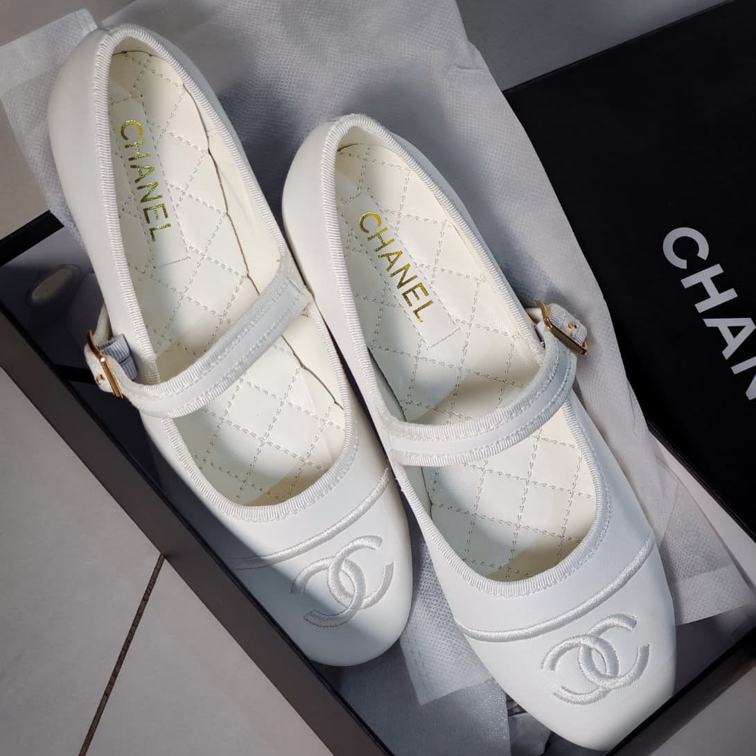 Chanel women's white leather ballerina flat shoes