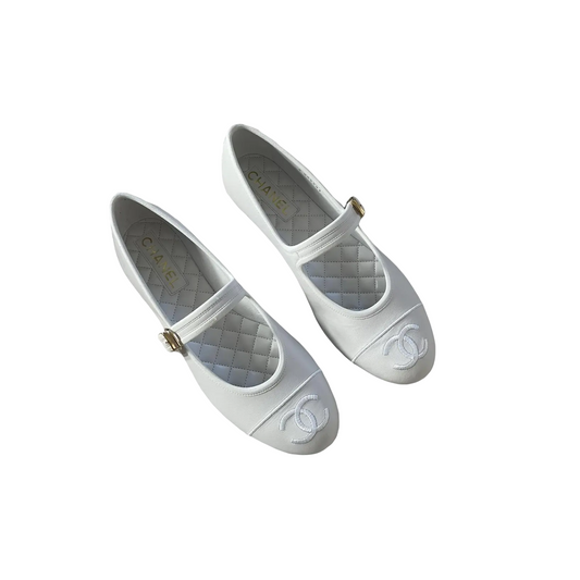 Chanel women's white leather ballerina flat shoes